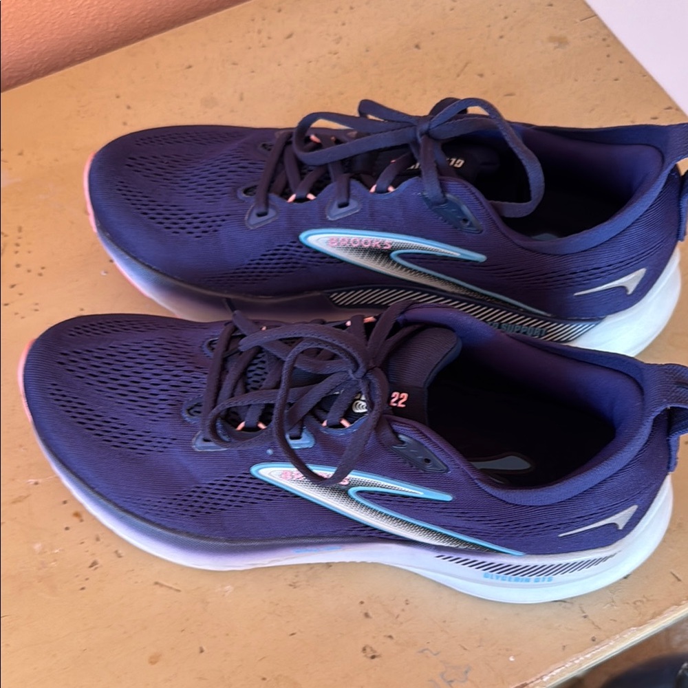 Brooks Blue Athletic Running Shoes with Breathable Mesh